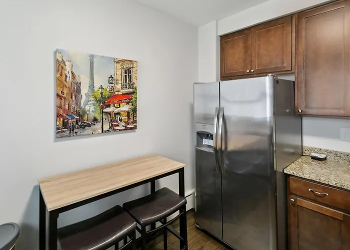 Cozy W Fireplace Near Dt And Naval Base Apartment