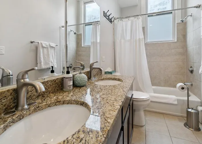Cozy W Fireplace Near Dt And Naval Base * Libertyville