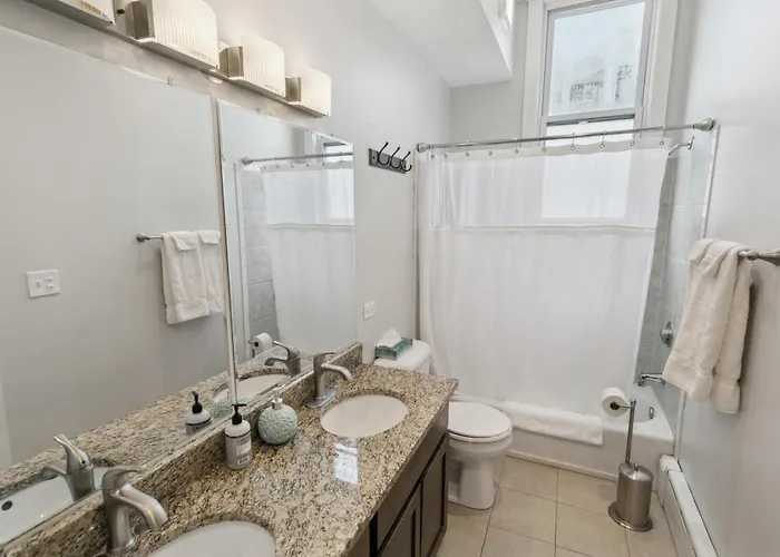Apartment Cozy W Fireplace Near Dt And Naval Base