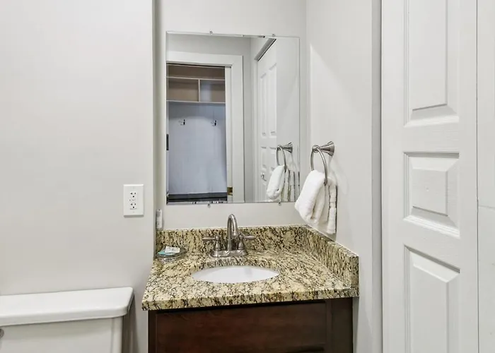 Apartment Cozy W Fireplace Near Dt And Naval Base