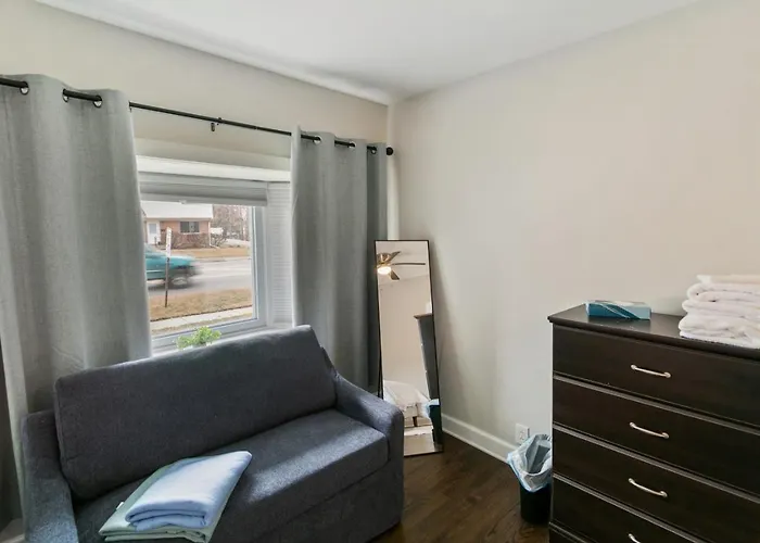 Cozy W Fireplace Near Dt And Naval Base Apartment