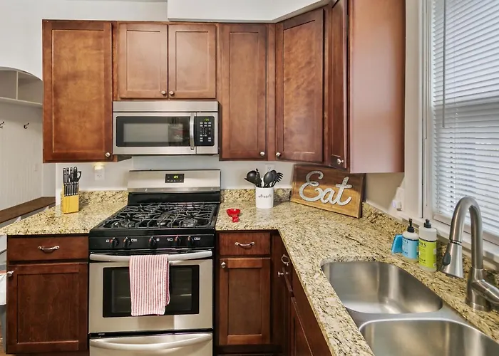 Apartment Cozy W Fireplace Near Dt And Naval Base