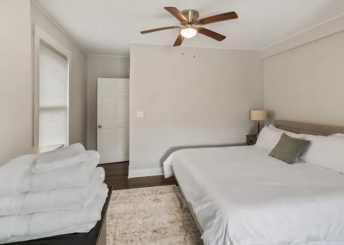 Apartment Cozy W Fireplace Near Dt And Naval Base