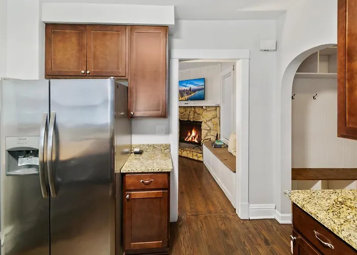 Cozy W Fireplace Near Dt And Naval Base *