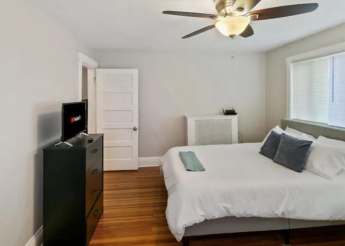 Apartment Cozy W Fireplace Near Dt And Naval Base *
